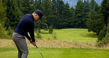 Golfer in den Schweizer Alpen