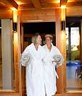Sunstar Swiss Hotel Collection Lenzerheide Wellbeing Zwei Frauen im Wellnessbereich